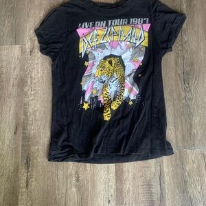 Women’s Black Def Leopard Graphic T-Shirt